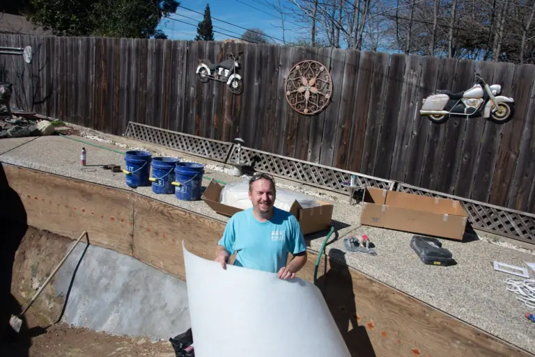 Unrolling foam to line the pool walls